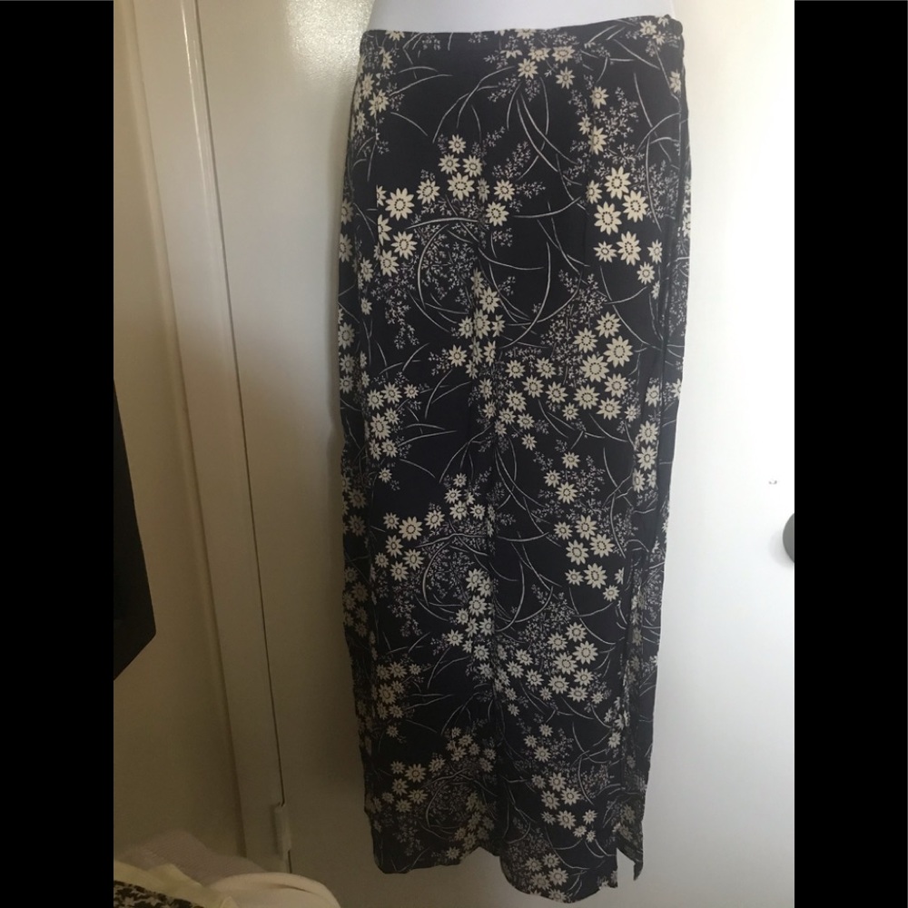 ESPRIT BASIX, long 5/6 size navy floral skirt
